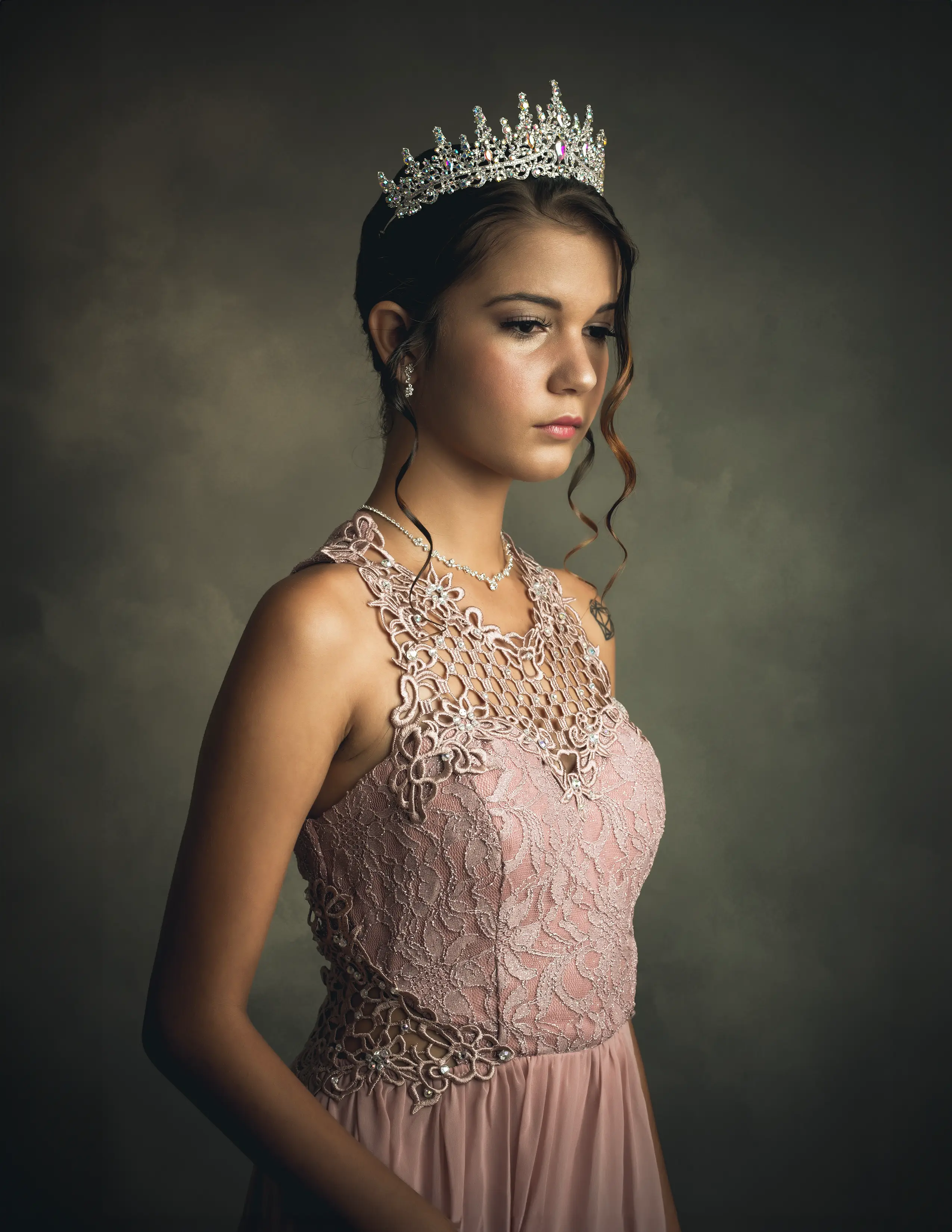 Marinalva princess look to the right